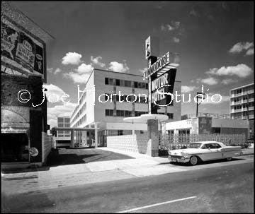 Commodore Motor Hotel